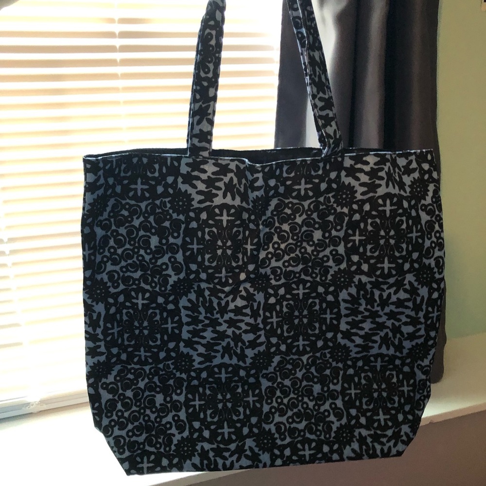 Medium sized navy and light blue hand bag